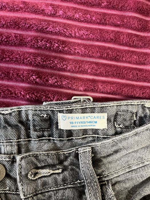 Продам джинсы на девочку.