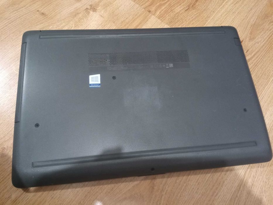 Portátil HP 250 G7 - Intel Core i5-8265U - 8GB DDR4 RAM - com carregador