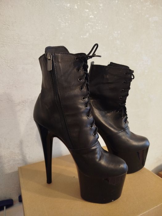 Стріпи жіночі, розмір 38. Підбор 15см. Стан нових. Шкіряні.