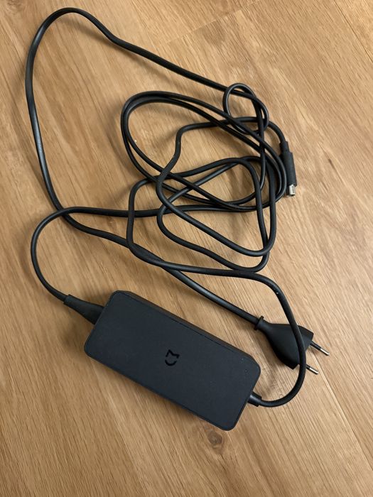 Hulajnoga elektryczna  XIAOMI Mi Essential 20km 250W 8.5”