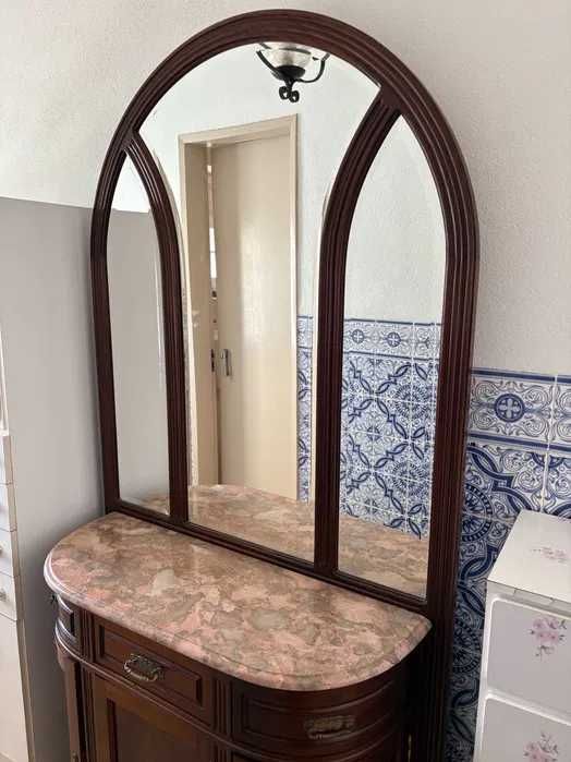 Móvel de entrada ou corredor com espelho