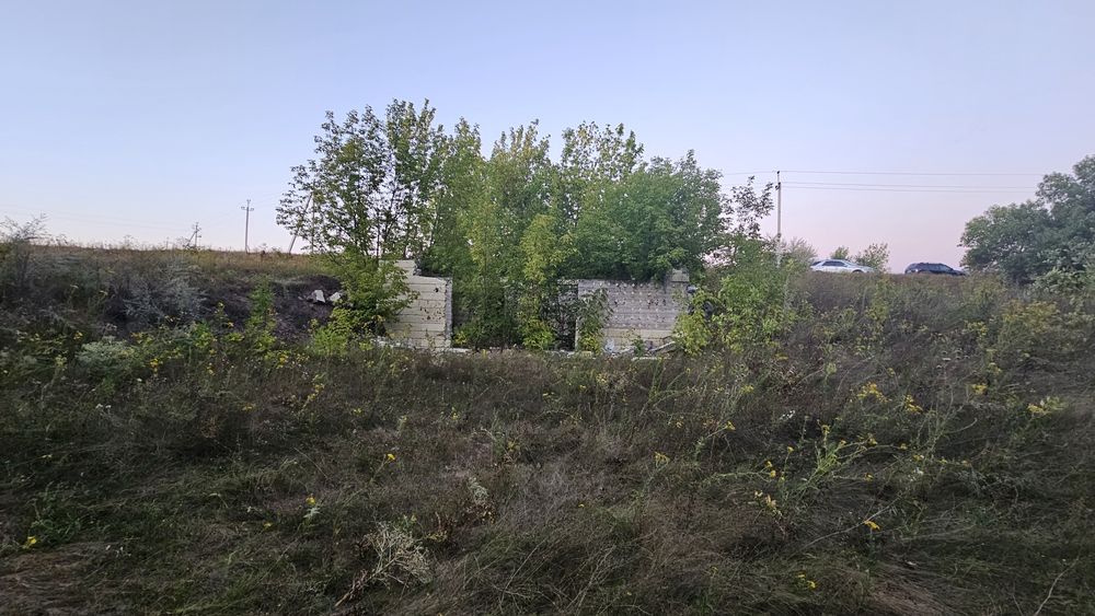 Продам земельну ділянку з фундаментом Черняхівка