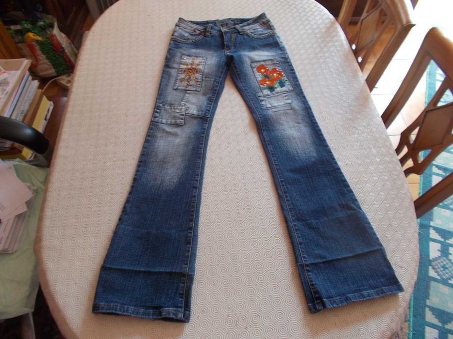 calças de ganga com bordados