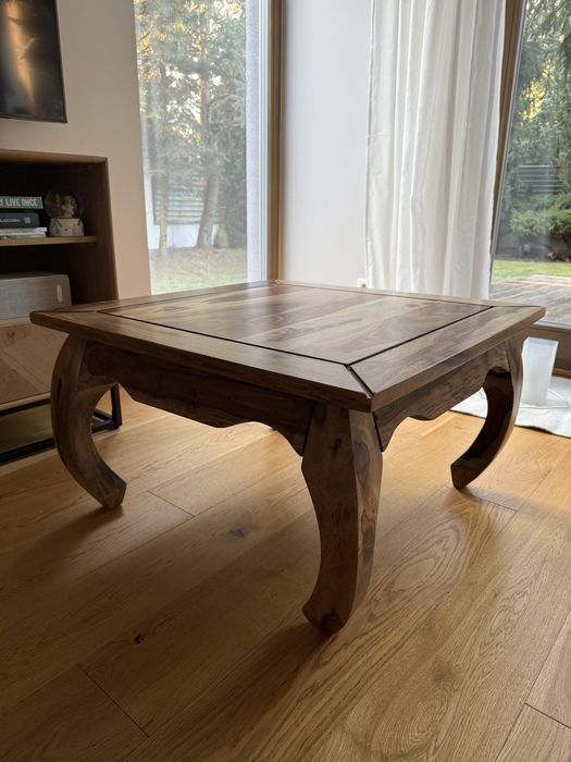 Stolik kawowy w stylu kolonialnym