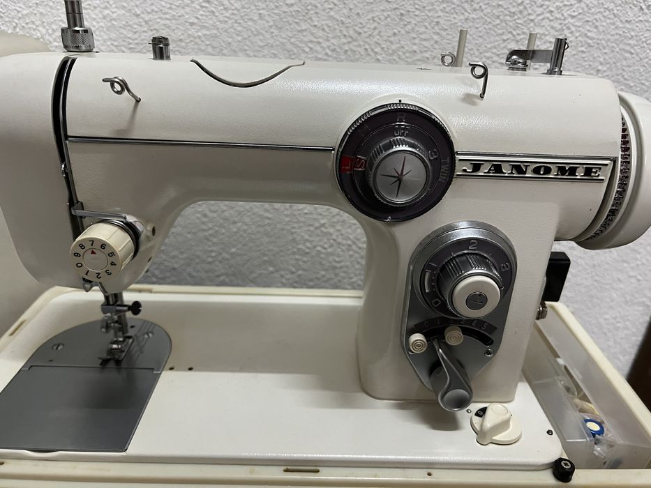 Maquina de costura ( nova ) Janome.