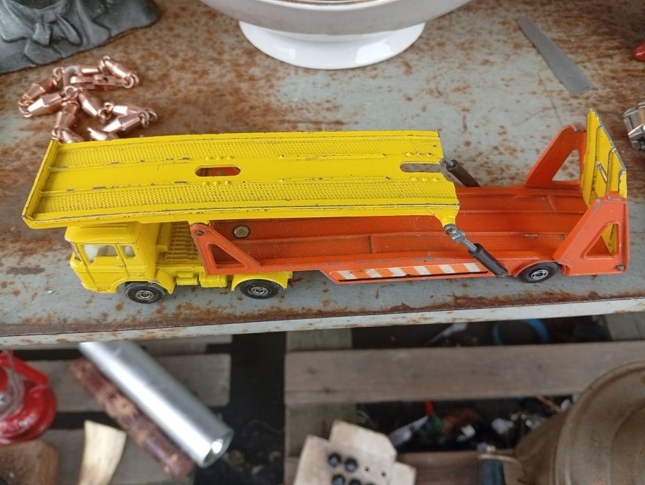 Машинка автовоз  мачбокс