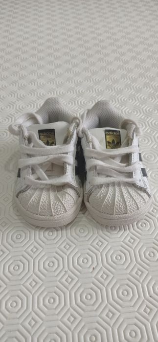 Vendo adidas superstar unisexo