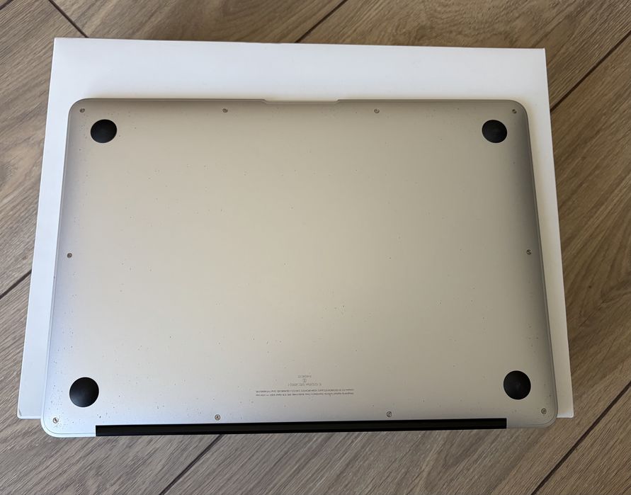 Продам Apple MacBook Air 13'' i5/8/256GB Silver (MQD32) 2017