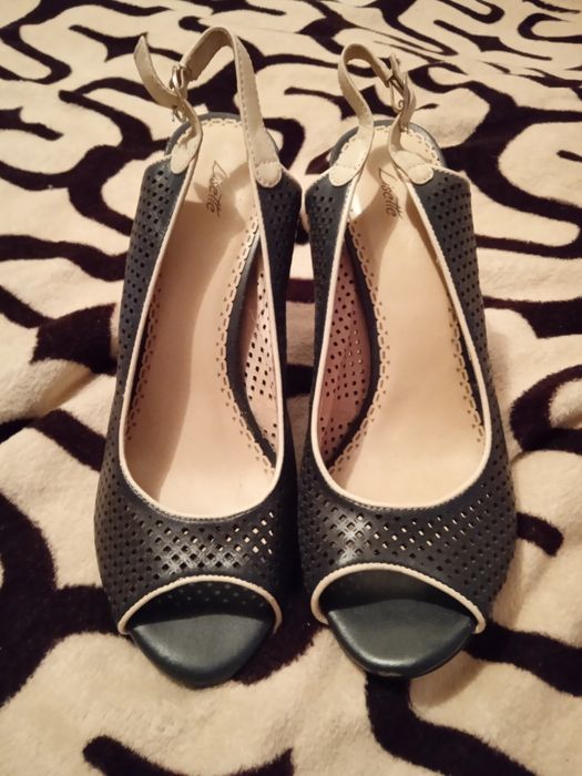 Новые босоножки,кожа.