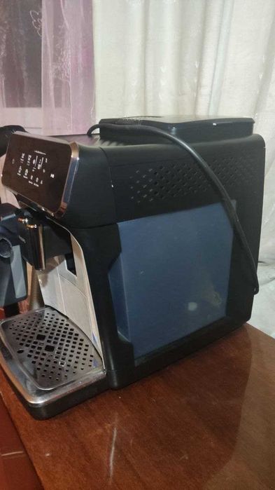 продам кофемашину Philips Series 2200