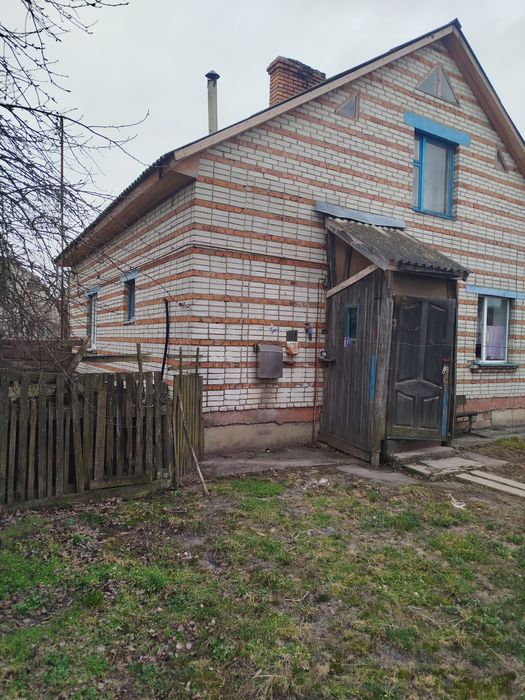 Продам будинок на два поверхи