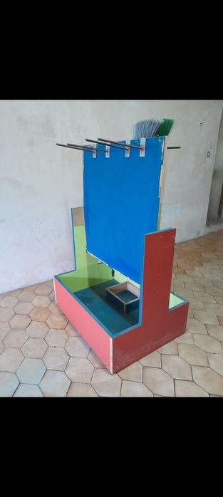 Expositor de vassouras e esfregonas