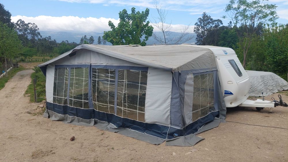 Caravana Hobby 560 com documentos