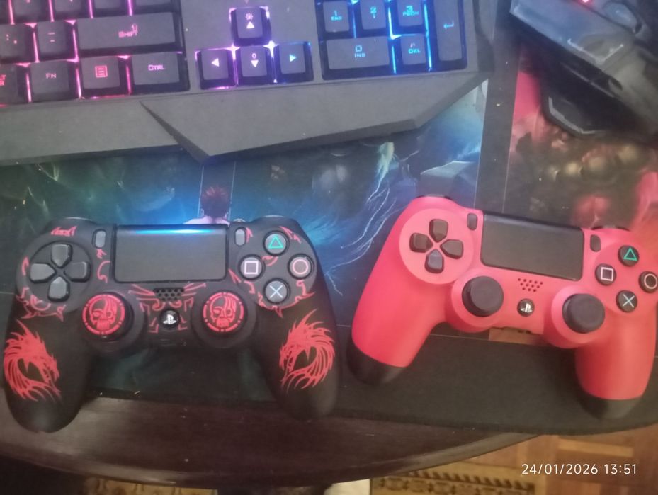 Consola PlayStation 4 Pro 1TB, 2 comandos  e 8 jogos