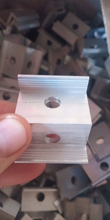 Кріплення кінцеве крайнє для сонячних панелей - 30 / 35 / 40 панелі