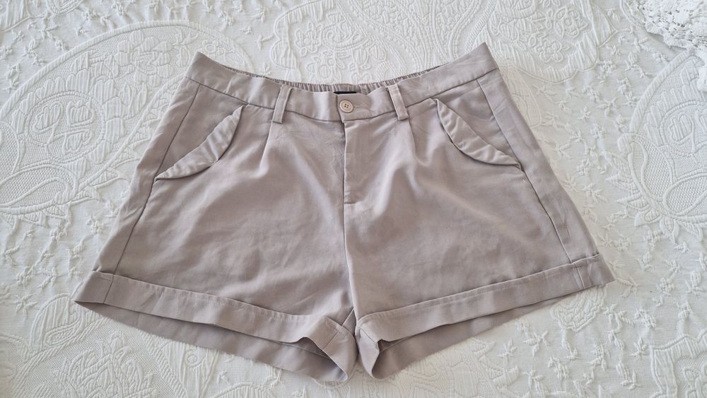 Calções beje tamanho M