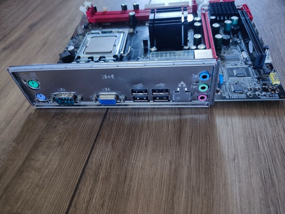 2 Motherboards e dois cpus socket LGA 775