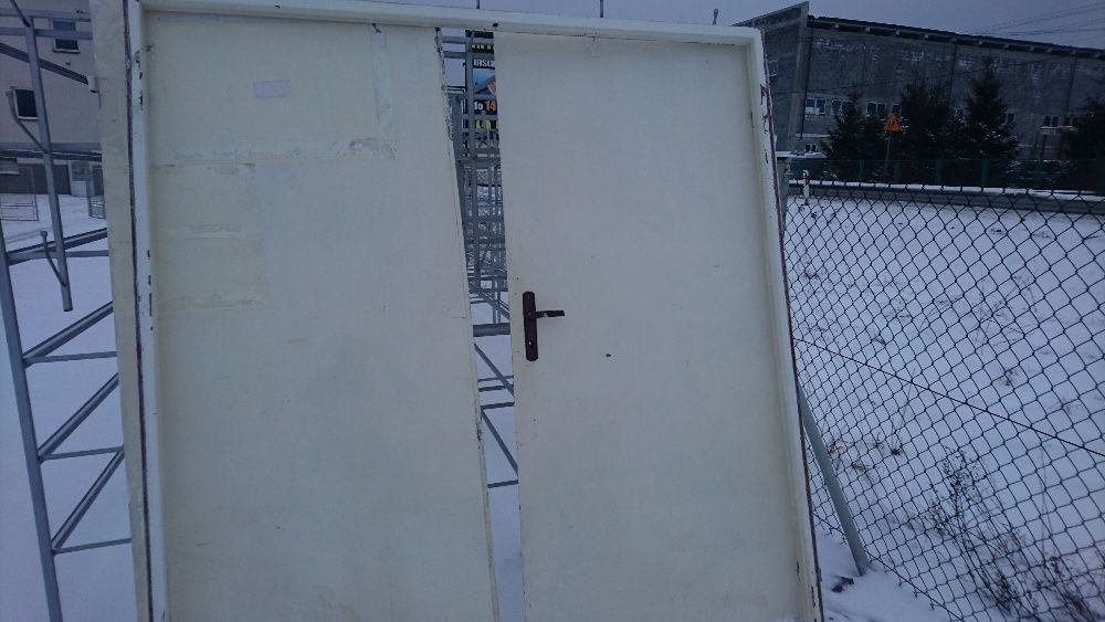 drzwi garażowe ocieplone, przeszklone