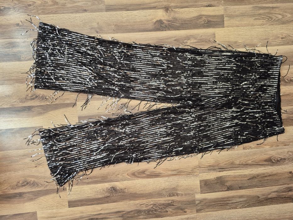 Czarne spodnie cekinowe Mohito 38