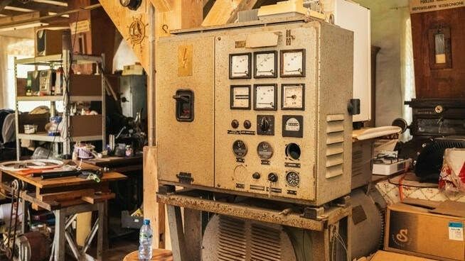PrMEW prądnica synchroniczna 125 kVA / 100 kW z szafą sterowniczą – stara elektrownia wodna