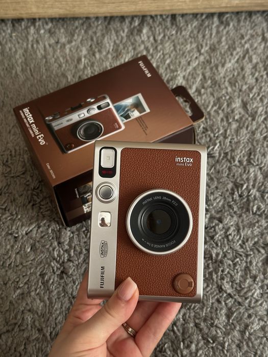 Instax mini Evo castanho