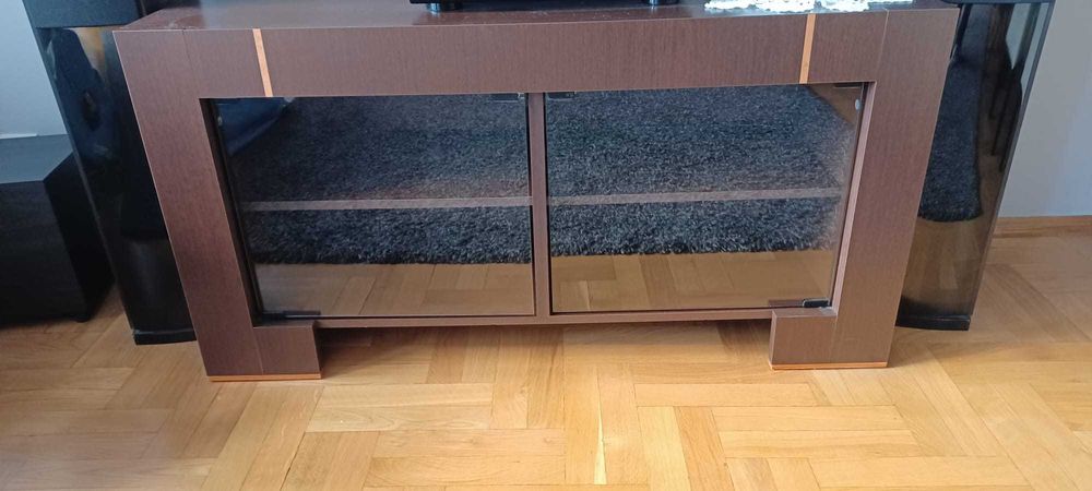 Komplet mebli VOX salon:  Stolik kawowy , stolik RTV , witryna .