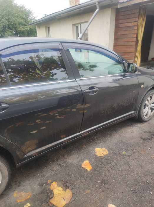 Тойота Авенсіс в хорошому стані