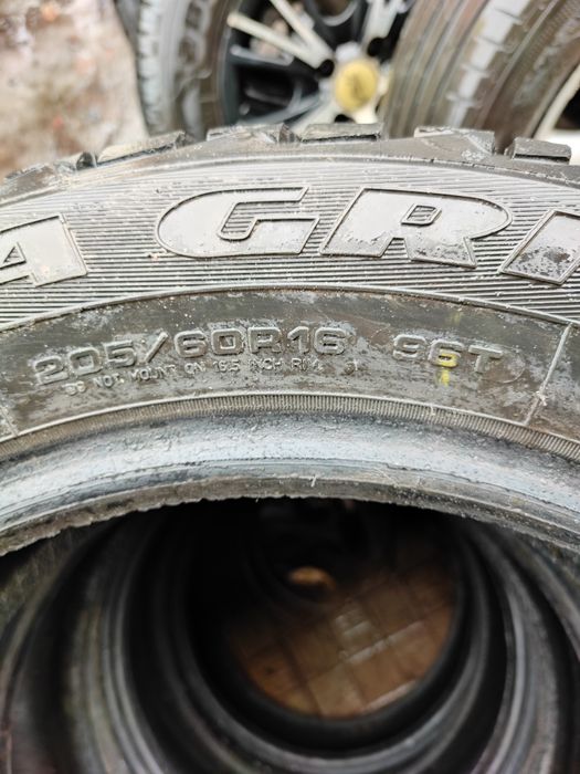 Шины 205/60/16 Good Year UltraGrip 600