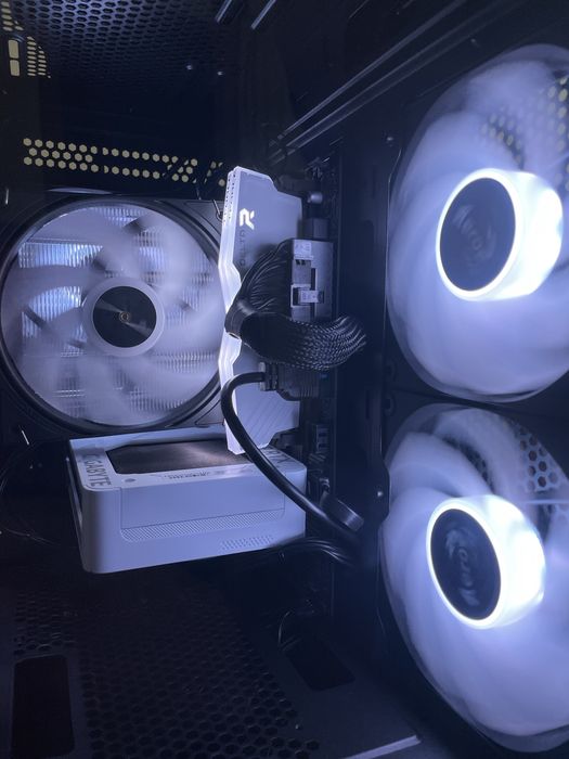 PC Gamer i5 14th + RTX 5060