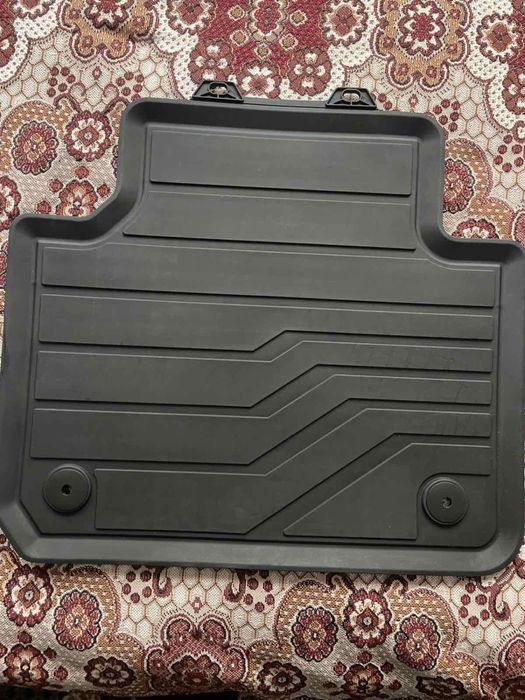 Продам нові оригінальні килимки Volkswagen Touareg III-покоління