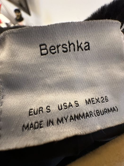 Futerko czarne Bershka