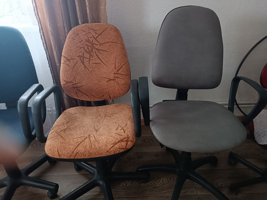 Крісло офісне комп'ютерне