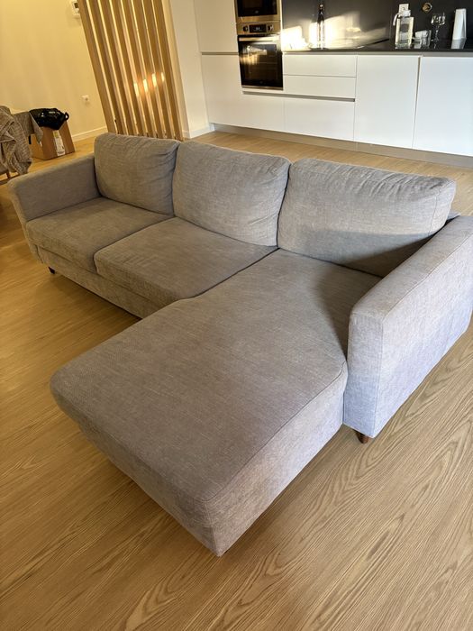 Sofá  semi novo com chaise lounge para venda imediata