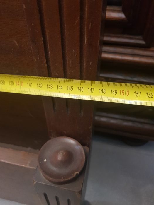 Cama antiga com talha