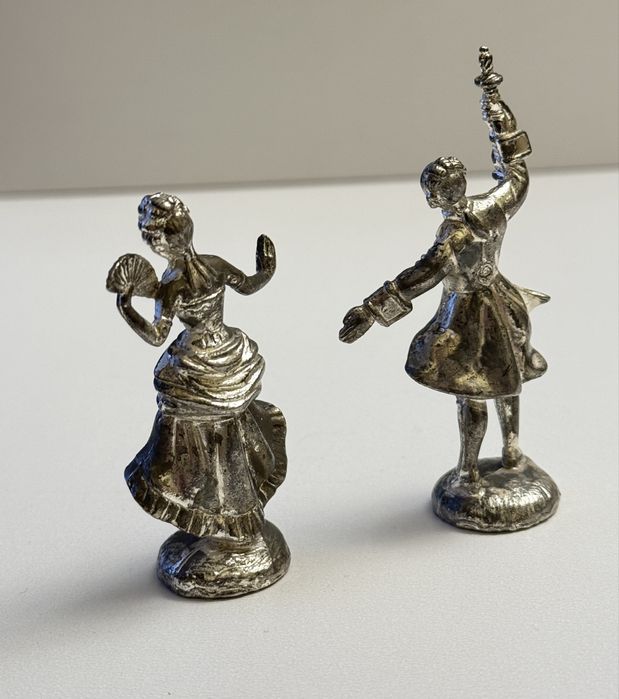 Stare figurki metalowe platerowane kolekcjonerskie para