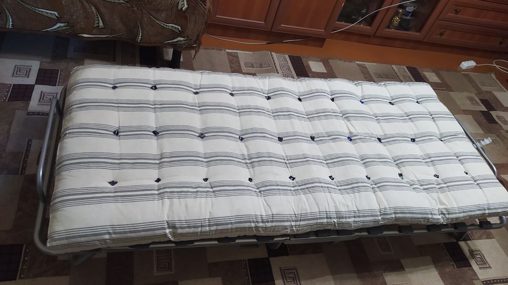 Расклвдушка на ланелях с матрасом из ватина