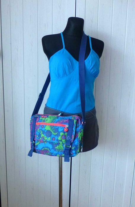 Kipling kolorowa torba turystyczna na ramię listonoszka