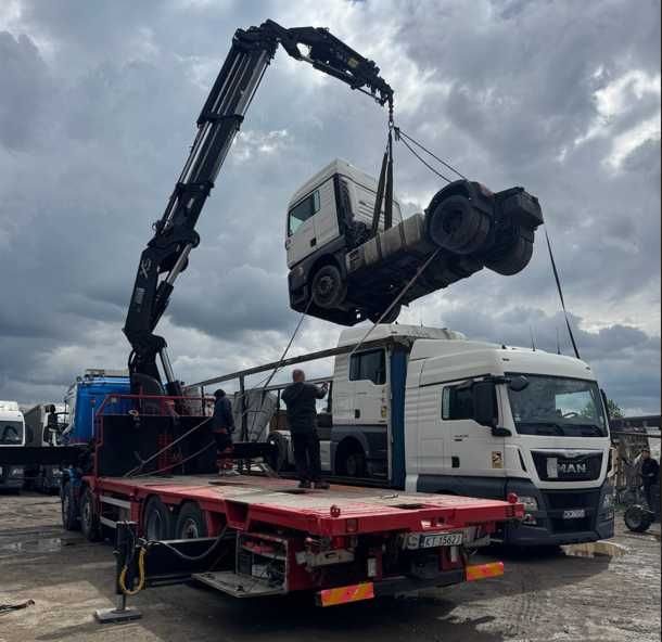 Usługi HDS Transport Kontenerów Maszyn Osadzanie Zbiorników