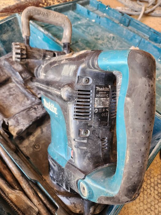 Vende-se Makita 4511C com problema na percursao
