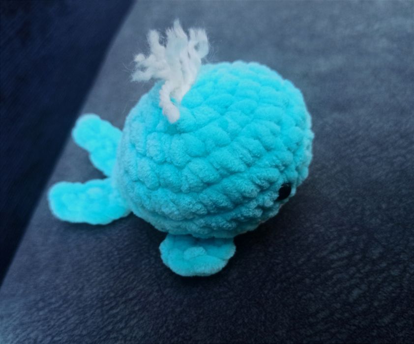 Ręcznie zrobiony na szydełku wieloryb