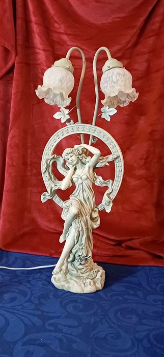 Candeeiro estátua  mulher estilo arte nova marfinite verde duas túlipa