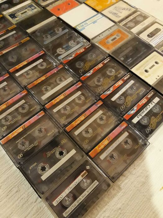 Lote 53 cassetes de música p/ gravar - com caixas e cartões originais