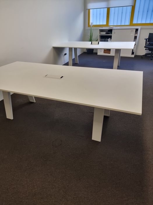 Mesa de reuniões retangular