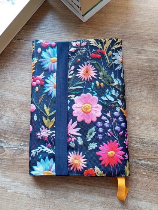 Otulacz na książki. Etui. Okładka.