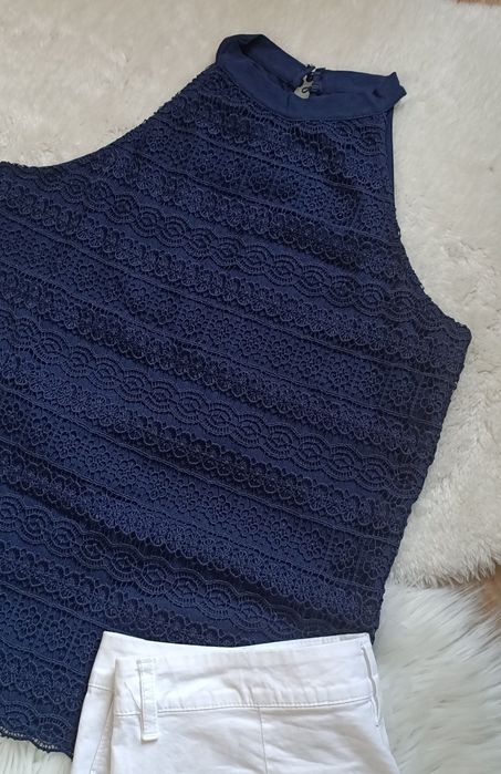 Bluzka z koronką typu gipiura