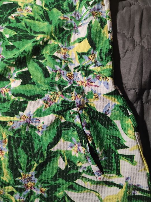 Sukienka kwiatowa z kieszeniami