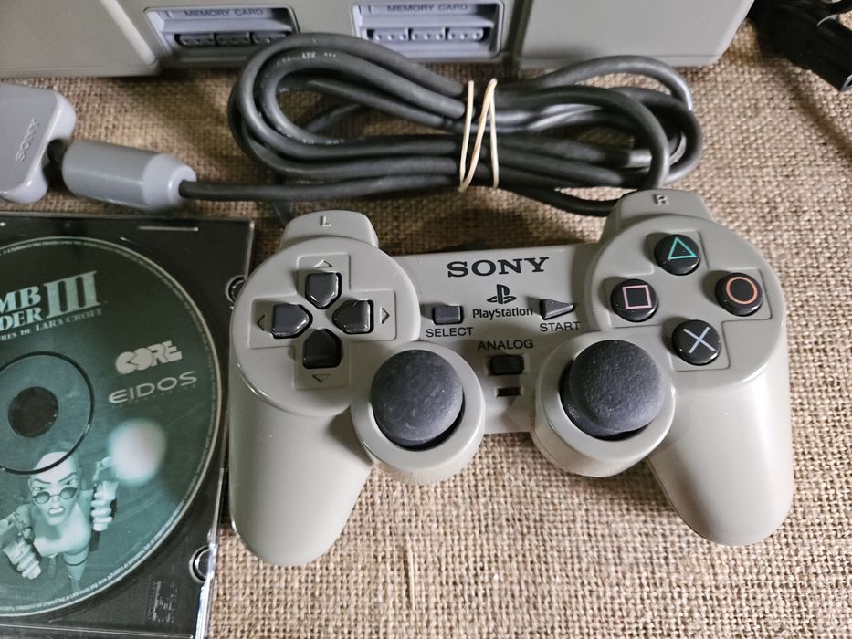 Consola ps1  com um jogo
