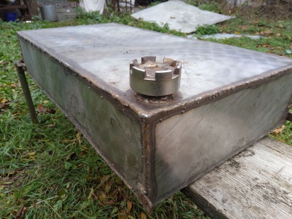 Бак з нержавіючої  сталі.