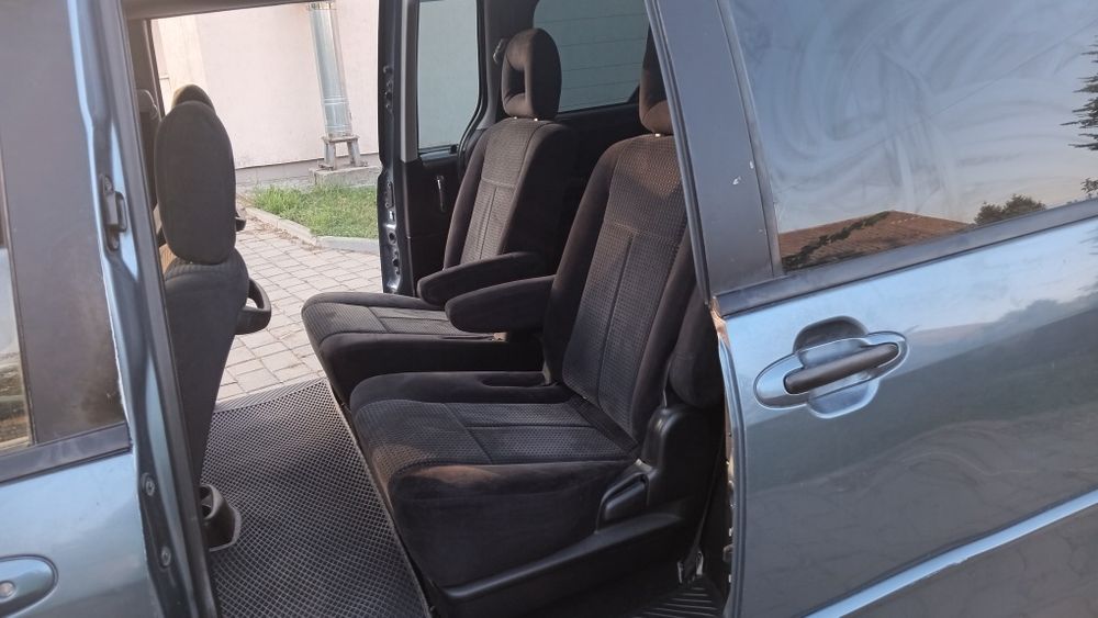 Продам Mazda MPV