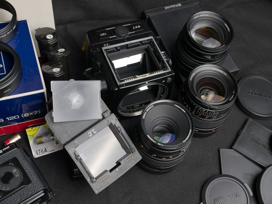 Câmara de médio formato Bronica GS-1 (6x7) com 3 Zenzanon PG